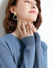 将图片加载到图库查看器,Emphasizing simplicity Ladies Knitted Sweater