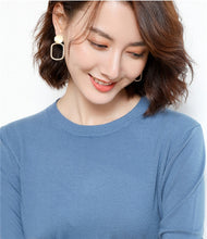 将图片加载到图库查看器,Emphasizing simplicity Ladies Knitted Sweater