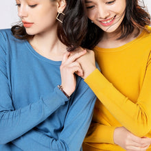 将图片加载到图库查看器,Emphasizing simplicity Ladies Knitted Sweater