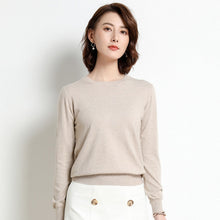 将图片加载到图库查看器,Emphasizing simplicity Ladies Knitted Sweater