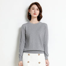 将图片加载到图库查看器,Emphasizing simplicity Ladies Knitted Sweater