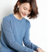 将图片加载到图库查看器,Emphasizing simplicity Ladies Knitted Sweater