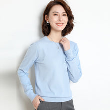 将图片加载到图库查看器,Emphasizing simplicity Ladies Knitted Sweater
