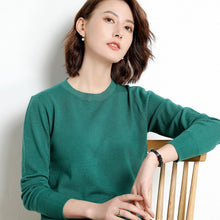 将图片加载到图库查看器,Emphasizing simplicity Ladies Knitted Sweater