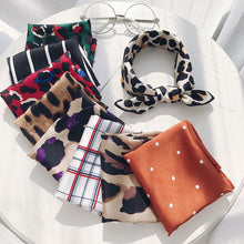 画像をギャラリービューアに読み込む, Fashion Polka Dot Leopard Silk Scarf