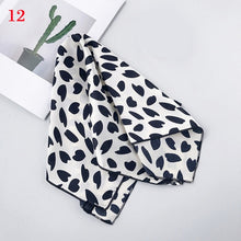 画像をギャラリービューアに読み込む, Fashion Polka Dot Leopard Silk Scarf