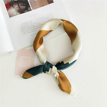 画像をギャラリービューアに読み込む, Fashion Polka Dot Leopard Silk Scarf