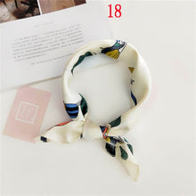 画像をギャラリービューアに読み込む, Fashion Polka Dot Leopard Silk Scarf