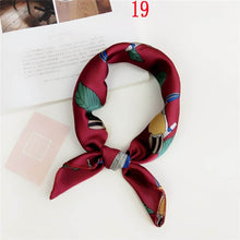 画像をギャラリービューアに読み込む, Fashion Polka Dot Leopard Silk Scarf