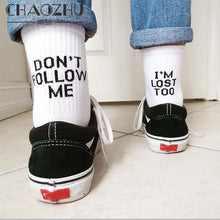 Kép betöltése a galériamegjelenítőbe: Black White Cotton Socks AB Side Don&#39;t Follow Me I&#39;m Lost Creative Unisex Socks
