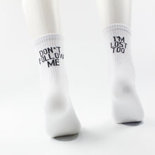 Cargar imagen en el visor de la galería, Black White Cotton Socks AB Side Don&#39;t Follow Me I&#39;m Lost Creative Unisex Socks
