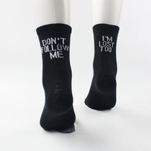 Kép betöltése a galériamegjelenítőbe: Black White Cotton Socks AB Side Don&#39;t Follow Me I&#39;m Lost Creative Unisex Socks
