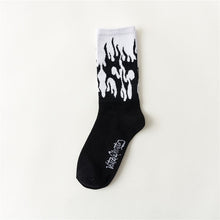 Kép betöltése a galériamegjelenítőbe: Black White Cotton Socks AB Side Don&#39;t Follow Me I&#39;m Lost Creative Unisex Socks
