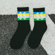 Kép betöltése a galériamegjelenítőbe: Black White Cotton Socks AB Side Don&#39;t Follow Me I&#39;m Lost Creative Unisex Socks
