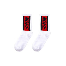 Kép betöltése a galériamegjelenítőbe: Black White Cotton Socks AB Side Don&#39;t Follow Me I&#39;m Lost Creative Unisex Socks
