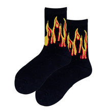 Kép betöltése a galériamegjelenítőbe: Black White Cotton Socks AB Side Don&#39;t Follow Me I&#39;m Lost Creative Unisex Socks
