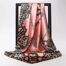 Kép betöltése a galériamegjelenítőbe: Women Fashion Print Silk Satin Scarf
