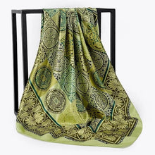 Kép betöltése a galériamegjelenítőbe: Women Fashion Print Silk Satin Scarf
