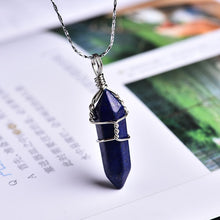 Kép betöltése a galériamegjelenítőbe: Natural Crystal Pendant
