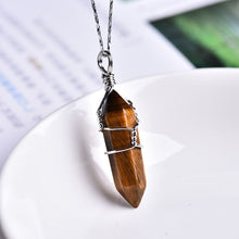 Kép betöltése a galériamegjelenítőbe: Natural Crystal Pendant
