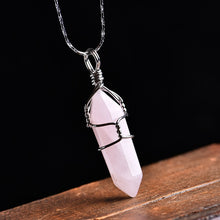 Kép betöltése a galériamegjelenítőbe: Natural Crystal Pendant
