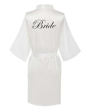 Kép betöltése a galériamegjelenítőbe: Elegance and luxury bride bridesmaid robe with white black letters
