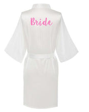 Kép betöltése a galériamegjelenítőbe: Elegance and luxury bride bridesmaid robe with white black letters
