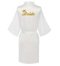 Kép betöltése a galériamegjelenítőbe: Elegance and luxury bride bridesmaid robe with white black letters
