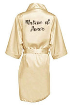 Kép betöltése a galériamegjelenítőbe: Elegance and luxury bride bridesmaid robe with white black letters
