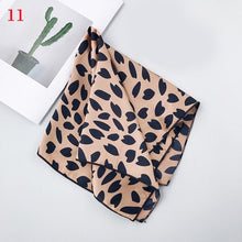 将图片加载到图库查看器，Fashion Polka Dot Leopard Silk Scarf
