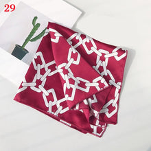 将图片加载到图库查看器，Fashion Polka Dot Leopard Silk Scarf
