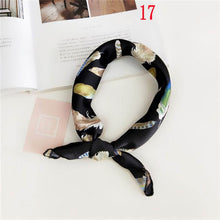 将图片加载到图库查看器，Fashion Polka Dot Leopard Silk Scarf
