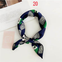 将图片加载到图库查看器，Fashion Polka Dot Leopard Silk Scarf
