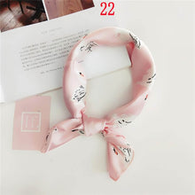 将图片加载到图库查看器，Fashion Polka Dot Leopard Silk Scarf
