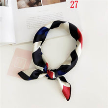 将图片加载到图库查看器，Fashion Polka Dot Leopard Silk Scarf
