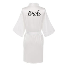 Kép betöltése a galériamegjelenítőbe: Elegance and luxury bride bridesmaid robe with white black letters
