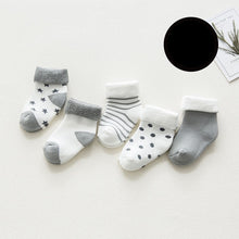 Charger l&#39;image dans la galerie, Cartoon Comfort Cotton Newborn Socks
