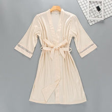 Kép betöltése a galériamegjelenítőbe: Delicate and feminine Bathrobe
