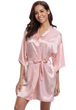 Kép betöltése a galériamegjelenítőbe: A sophisticated and alluring look Silk Bathrobe
