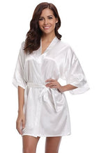 Kép betöltése a galériamegjelenítőbe: A sophisticated and alluring look Silk Bathrobe
