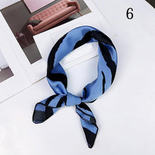 Charger l&#39;image dans la galerie, Fashion Polka Dot Leopard Silk Scarf
