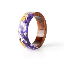 Kép betöltése a galériamegjelenítőbe: Handmade Wood Resin Ring
