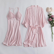 Kép betöltése a galériamegjelenítőbe: Delicate and feminine Bathrobe
