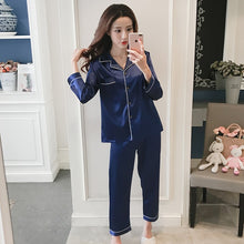 Kép betöltése a galériamegjelenítőbe: Indulge in luxurious comfort Faux Silk Pajama Sets
