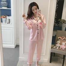 Kép betöltése a galériamegjelenítőbe: Indulge in luxurious comfort Faux Silk Pajama Sets
