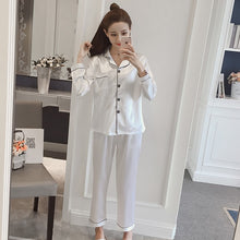 Kép betöltése a galériamegjelenítőbe: Indulge in luxurious comfort Faux Silk Pajama Sets
