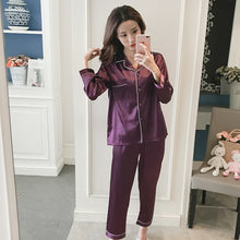 Kép betöltése a galériamegjelenítőbe: Indulge in luxurious comfort Faux Silk Pajama Sets
